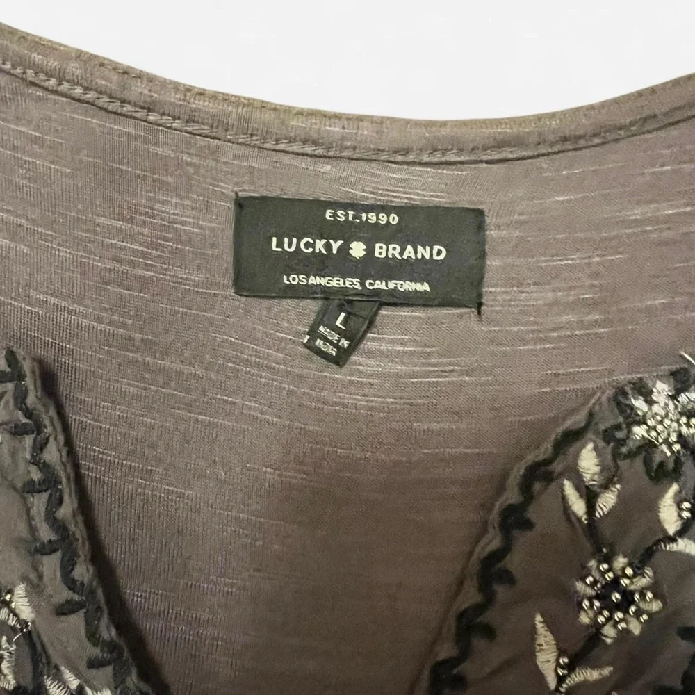 Lucky Brand Sleeveless Embroidered Floral V-Neck Blouse in gray L - Picture 4 of 4